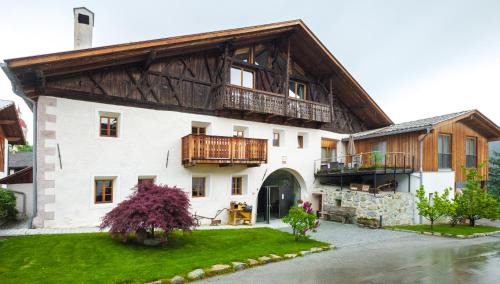 Naz Apartment | Huberhof: Family-Friendly Hotel with Oceanfront Pool