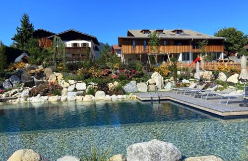 Naz Apartment | Huberhof: Family-Friendly Hotel with Oceanfront Pool