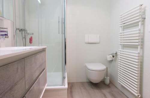 Obergesteln Apartment | Hubertus 112: Oceanfront Retreat with Private Pool & Spa