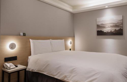 Banqiao Hotel | Convenient Stay at 旅居文旅板橋驛站-亞東館 for Families