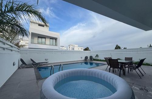 Livadia Villa | Discover Seaview Villa Oriana: Family-Friendly Retreat in Larnaca