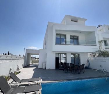 Livadia Villa | Discover Seaview Villa Oriana: Family-Friendly Retreat in Larnaca
