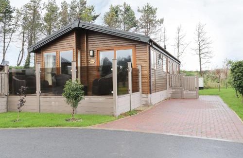Runswick Bay House | Huckleberry Hotel: 4-Star Stay with Family & Pet Amenities