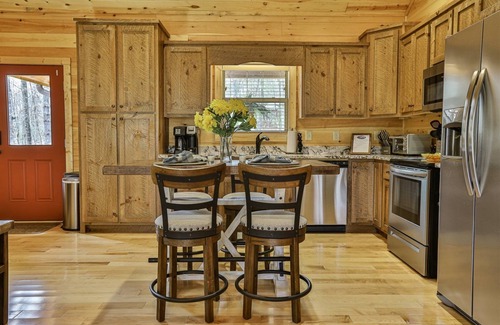 Natures Courtyard Cabin | Discover Huckleberry Hideaway: Top-Rated Retreat in GA