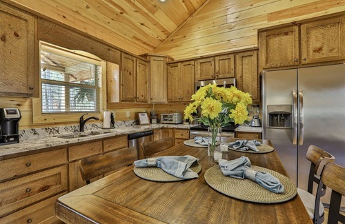 Natures Courtyard Cabin | Discover Huckleberry Hideaway: Top-Rated Retreat in GA