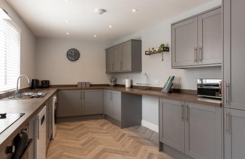Lowick Apartment | Huckleberry House: Family-Friendly 4-Star Getaway