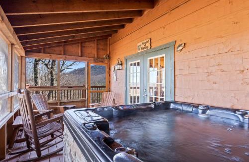 Gatlinburg - Pigeon Forge House | Huckleberry Ridge: Cozy Retreat with Hot Tub & Pool Table