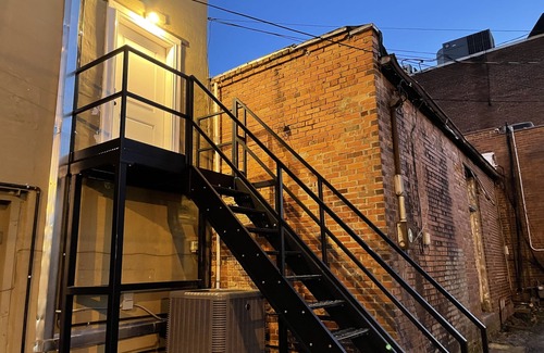Huntingdon Apartment | Historic Downtown Apartment at Huddleston Hall - Top Rated!