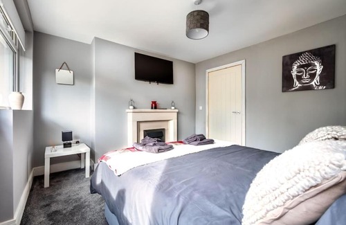 East Kilbride Apartment | Comfortable Hudson Apartment: A Family-Friendly Retreat