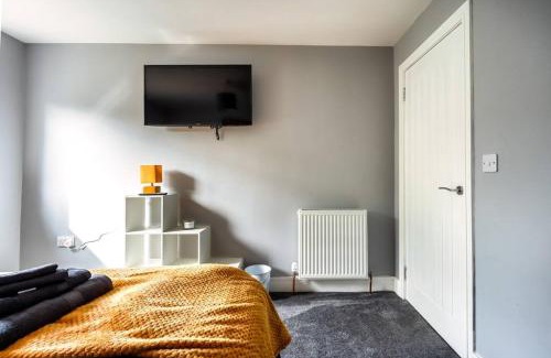 East Kilbride Apartment | Comfortable Hudson Apartment: A Family-Friendly Retreat