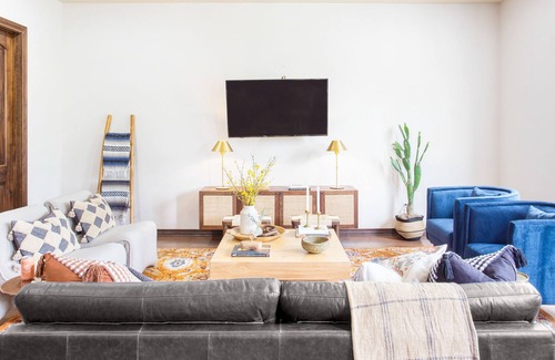 Travis Landing House | Hudson by AvantStay | W/ Beautiful Views, Multiple Living Areas, Pool & Games