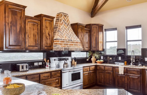 Travis Landing House | Hudson by AvantStay | Scenic Views & Family-Friendly Amenities