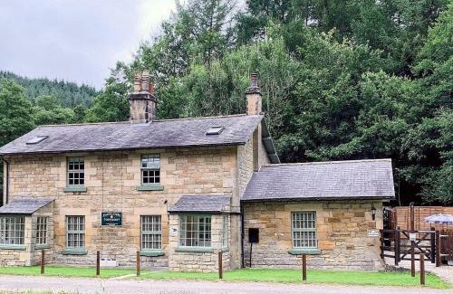 Pickering House | Hudson Cottage - Pet & Child Friendly Getaway in the UK