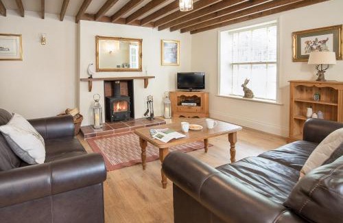 Pickering House | Hudson Cottage - Pet & Child Friendly Getaway in the UK