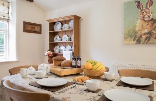 Pickering House | Hudson Cottage - Pet & Child Friendly Getaway in the UK