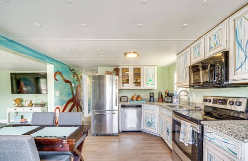 Vista Del Mar House | Pet-Friendly Hudson Home with Dock, Steps to the Beach!