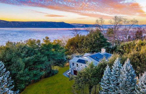 Briarcliff Manor House | Elegant Briarcliff Manor Estate with Hudson River Views