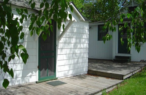 Chatham Cottage | Tranquil Berkshires Hudson Valley View Cottage Retreat