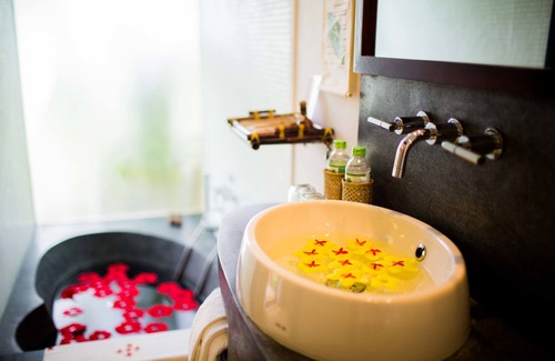 Thuy Xuan Hotel | Relax at Hue Riverside Boutique Resort & Spa: 4-Star Retreat