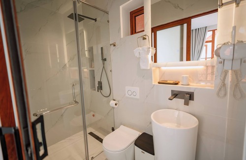Hue City Centre House | Budget-Friendly Hue Riverside Villa with Pool & Dining