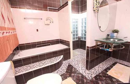 Na Noi Hotel | Guest Rated 10/10: Hueanwaddkhian Resort with Family Amenities