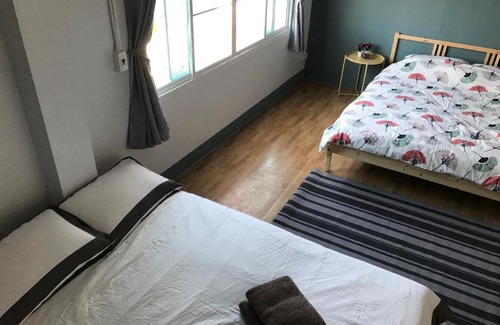 Wieng House | Cozy Hug House: Family-Friendly Stay with Kitchen Amenities