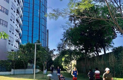 Bonifacio Global City Apartment | Huge 101-SQM 2BR in Central BGC Up to 12 Guests