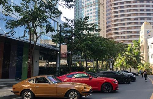 Bonifacio Global City Apartment | Huge 101-SQM 2BR in Central BGC Up to 12 Guests