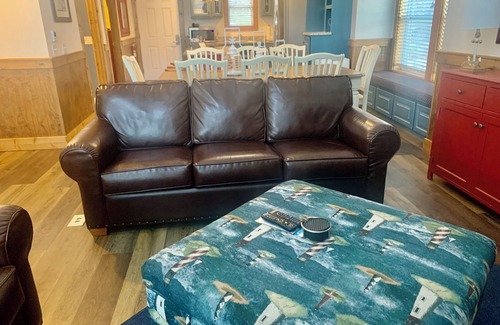Branson Cottage | Ideal 4BDR Cottage in Stormy Point Village with Hot Tub