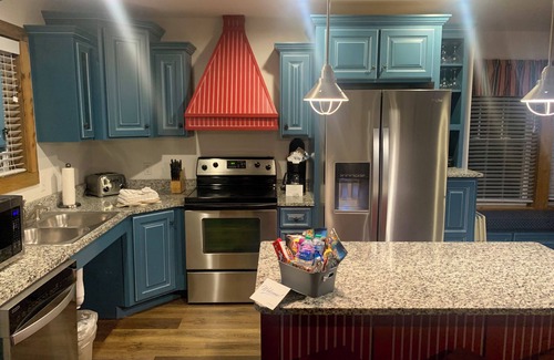 Branson Cottage | Ideal 4BDR Cottage in Stormy Point Village with Hot Tub