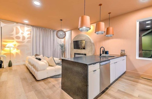 Haynes Area House | Huge 4BR w/Game Room, Pool & Rooftop Spa -13 Beds!