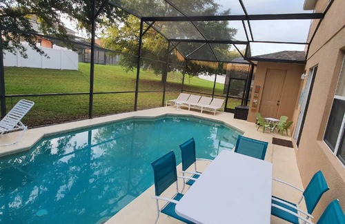Legacy Park Villa | Highly Rated 5 Bedroom Villa with Pool & Star Wars Cinema