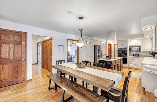 Green Bay House | Spacious 5 Bedroom Home Near Attractions & Pet Friendly