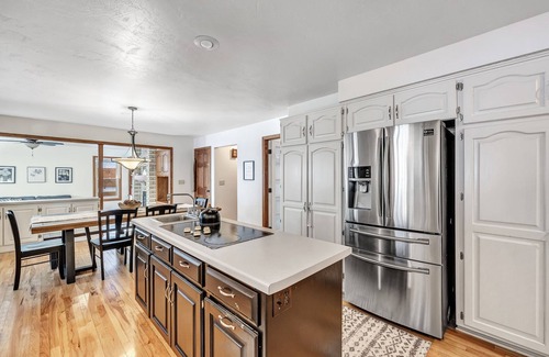 Green Bay House | Spacious 5 Bedroom Home Near Attractions & Pet Friendly