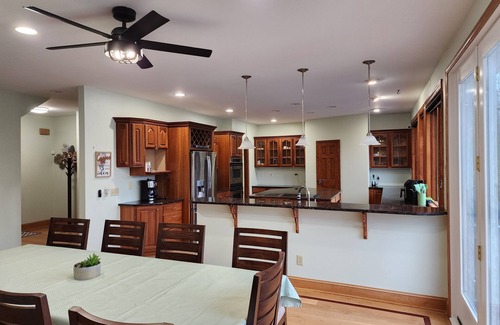 Cleveland Bed & Breakfast | Exclusive 6-Bedroom Retreat Near Wineries & Helen Attractions