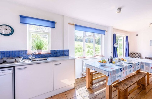 Old Town Hastings House | Huge 6 bedroom house, near beach, cliffs & Old Town, 180 square meters