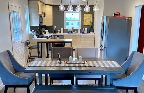 Pittsburgh House | Spacious 6-Bedroom Retreat for Families and Friends