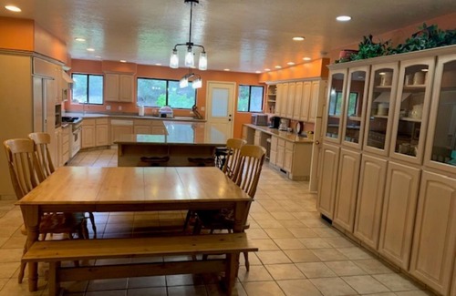 Zion National Park East Entrance House | Spacious 6BR Retreat Near Zion, Bryce & Grand Canyon