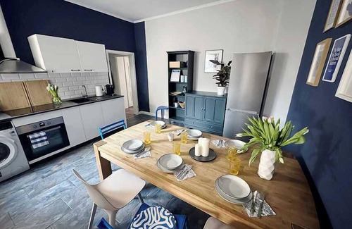 Laar Apartment | Spacious Apartment with Sauna & Free Parking - 10/10 Rated