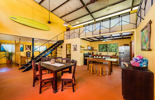 Palm Beach Estates House | Artistic Surfers Beach Loft with Oceanfront Views & Bikes