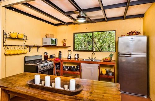 Palm Beach Estates House | Artistic Surfers Beach Loft with Oceanfront Views & Bikes