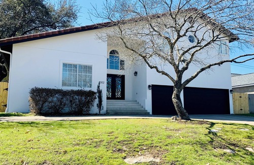 Austin House | Family-Friendly Retreat with Large Backyard by Commons Ford Lake