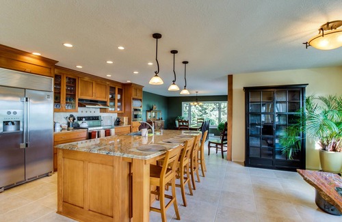Yachats House | Beachfront Retreat with Hot Tub & Breathtaking Views