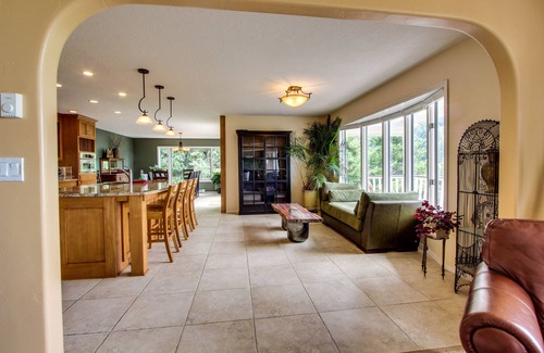 Yachats House | Beachfront Retreat with Hot Tub & Breathtaking Views