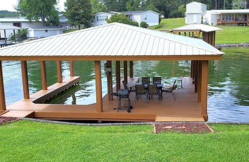 Jacksons' Gap House | Point Windy Cottage: Ocean View, Pet Friendly & Firepit