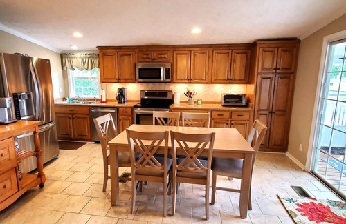 Jacksons' Gap House | Huge boathouse, screened porch, Firepit, quiet neighborhood, 3/2. Pets friendly