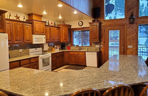 Mountain Home Cabin | Perfect for Families and Groups with Pool & Lake View