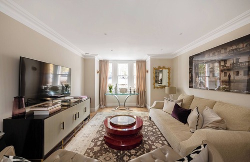 Queenstown House | Huge Central London House | With AC & Garden
