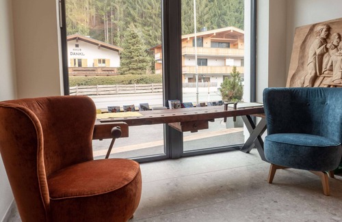 Oberaurach Apartment | Spacious Chalet Apartment with Sauna, Steps to Ski Bus