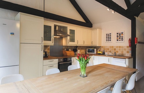 Newquay Cottage | Spacious Converted Mill with Hot Tubs & Dog-Friendly Perks